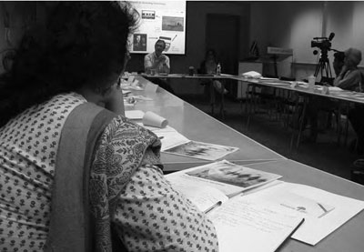 Rob Perks and Mary Stewart facilitate an introduction to oral history training workshop in Bangalore, July 2011. (Photo: Indira Chowdhury).