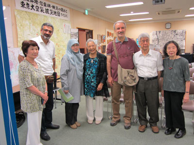 در کنار مسئولان موزه، مرتضی سرهنگی و هدایت اله بهبودی و خانم کونیکو یامولا (بانوی ژاپنی الاصل ایرانی)